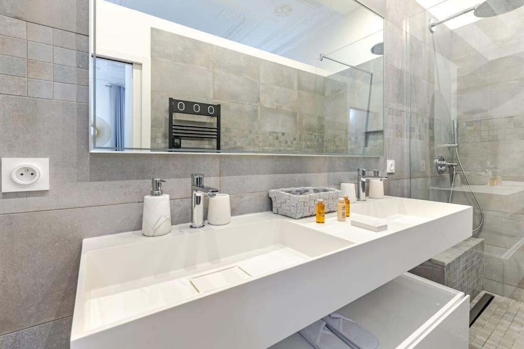 Newly Renovated Near La Madeleine Apartment Paris