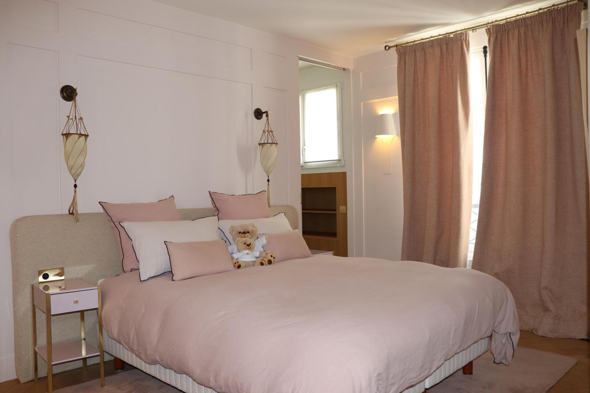 Apartment Luxueux Avec Balcon, Champs Elysees *