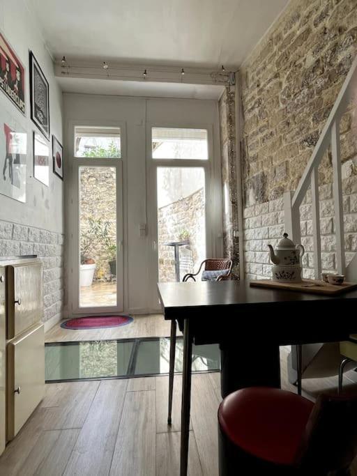 Apartment Grand Triplex Calme Avec Cour Privee Paris