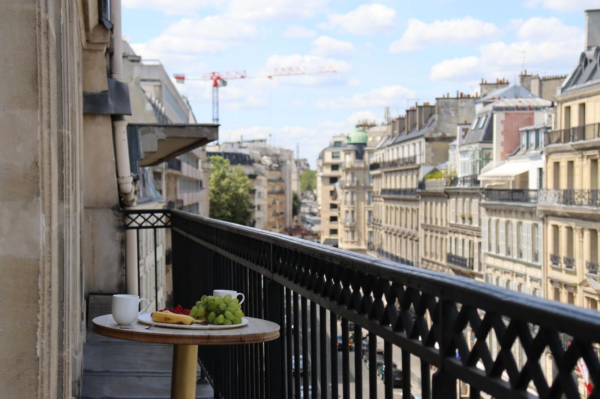 Luxueux Avec Balcon, Champs Elysees Paris