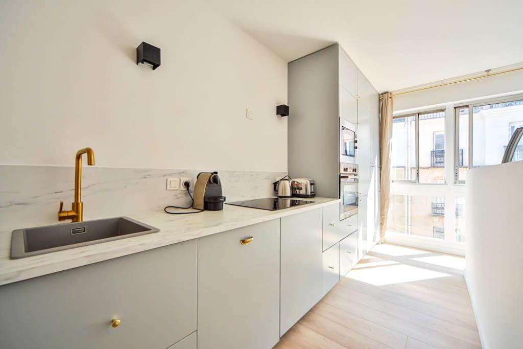 Tres Bel 8p Canal Saint Martin Apartment Paris