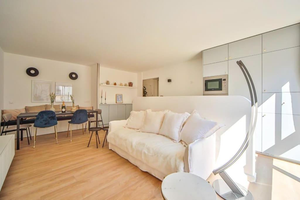 Tres Bel 8p Canal Saint Martin Apartment