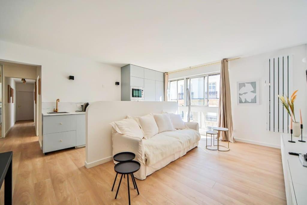 Tres Bel 8p Canal Saint Martin Apartment