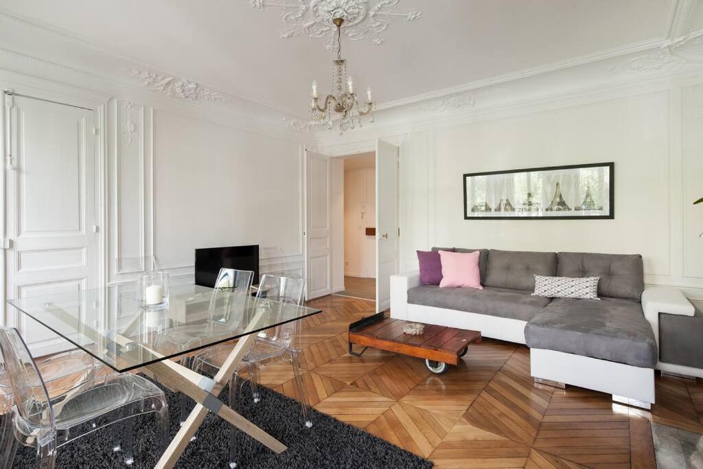 Apartment Cavalier Des Lions 2bed 2 And Half Baths Paris