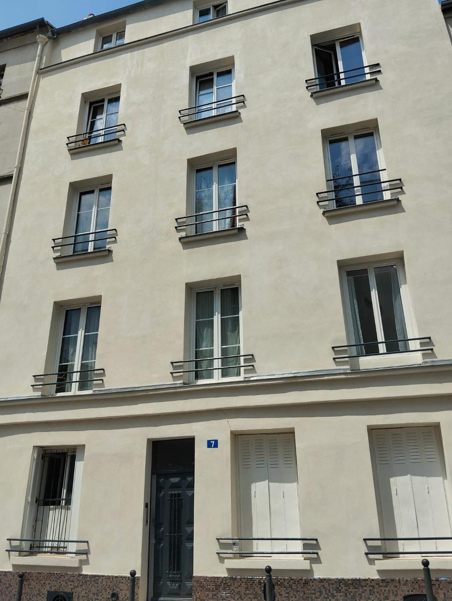 A Place De Clichy Apartment