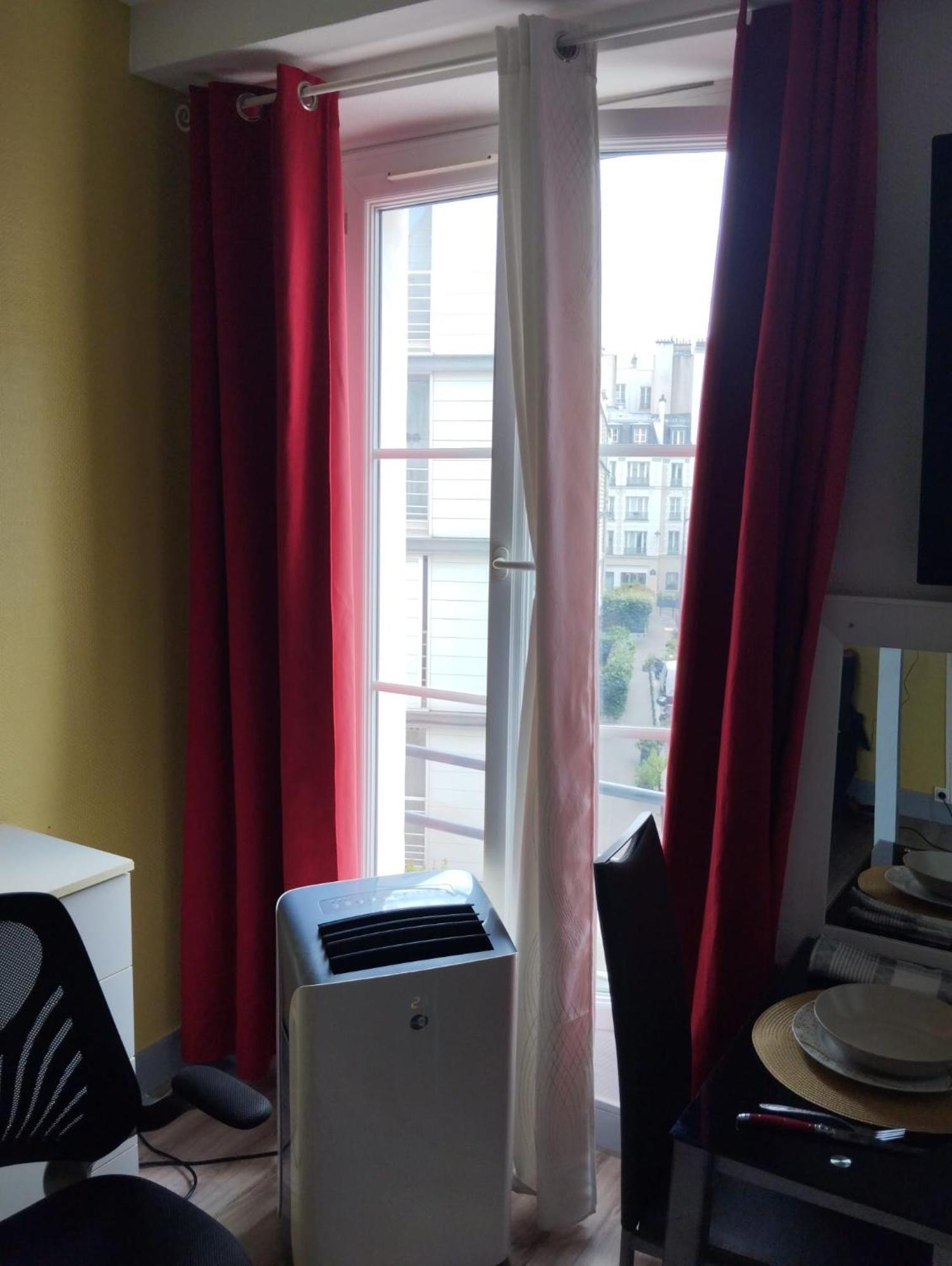A Place De Clichy *