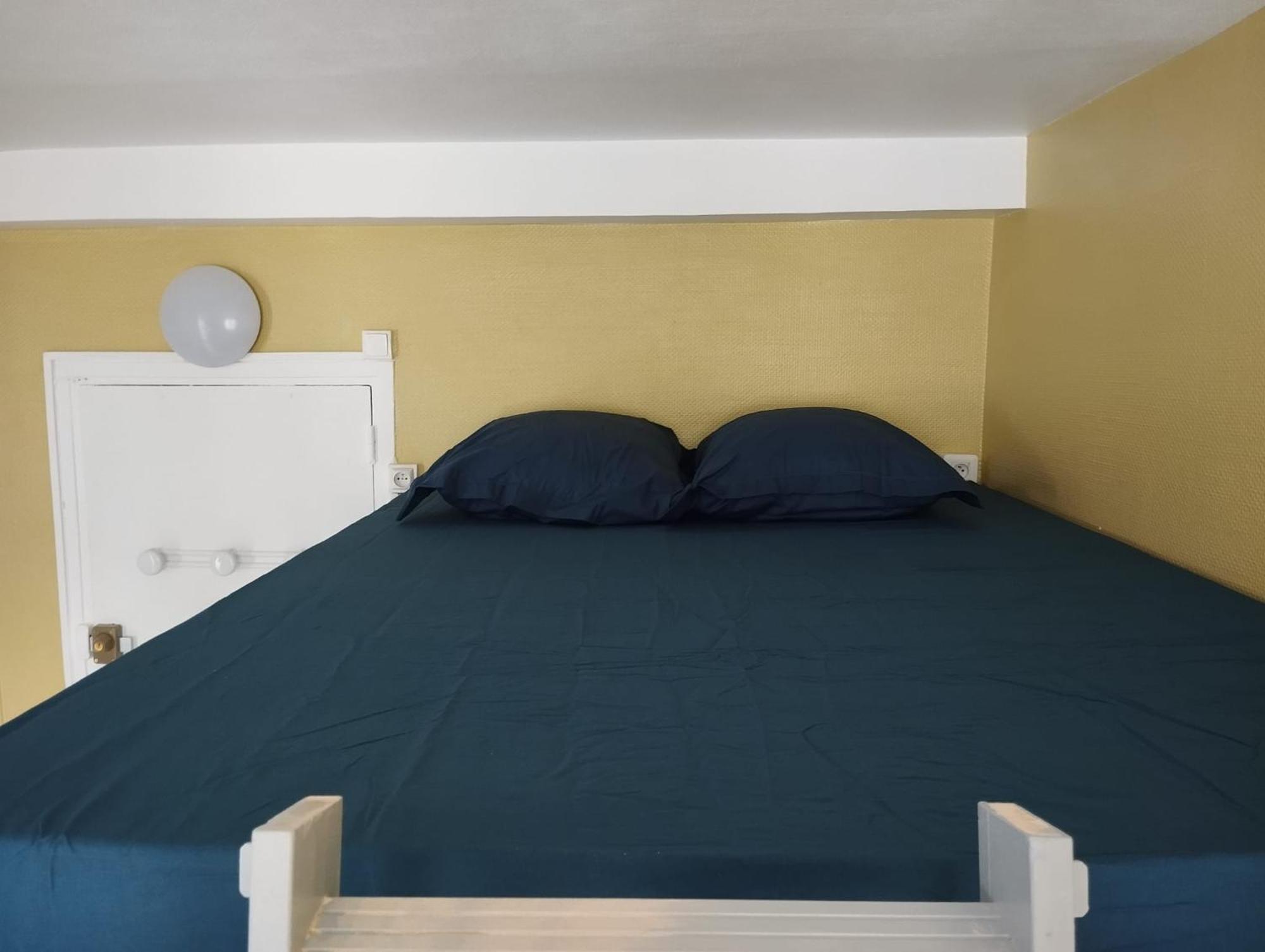 A Place De Clichy Apartment Paris
