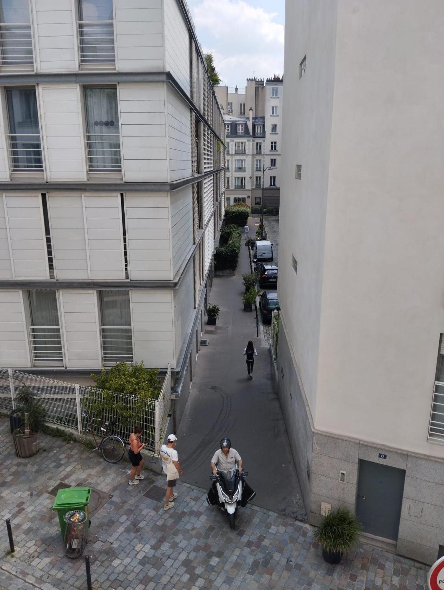 Apartment A Place De Clichy Paris