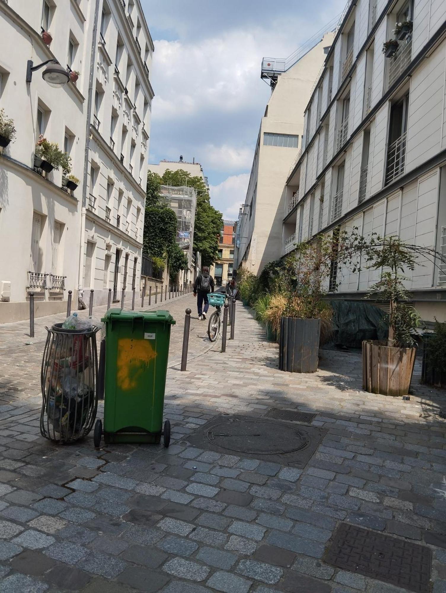 A Place De Clichy *