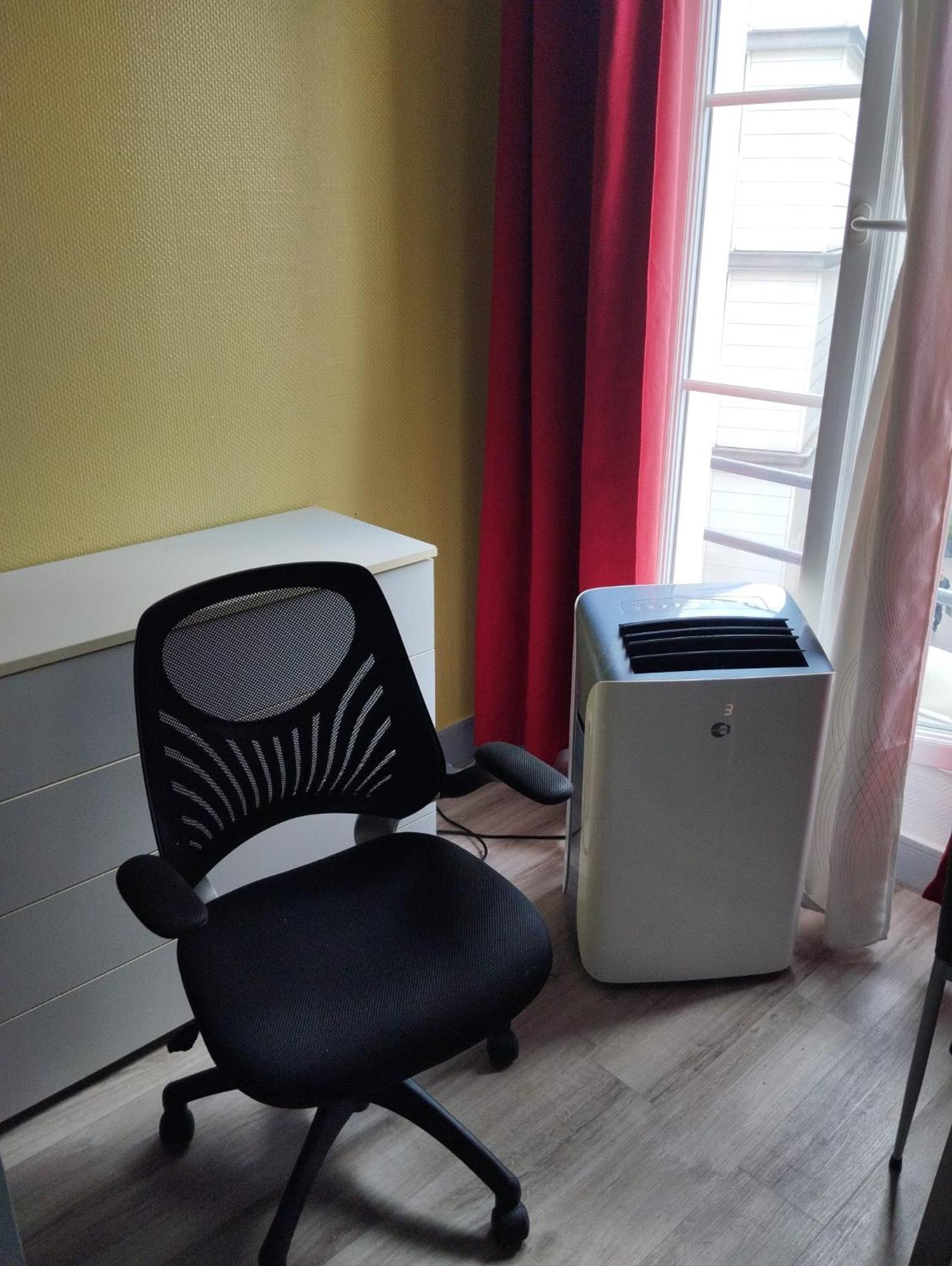 A Place De Clichy Apartment Paris