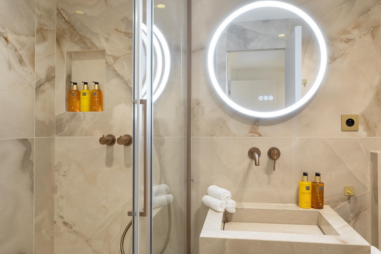 Pick A Flat's With Services In Opera Apartment