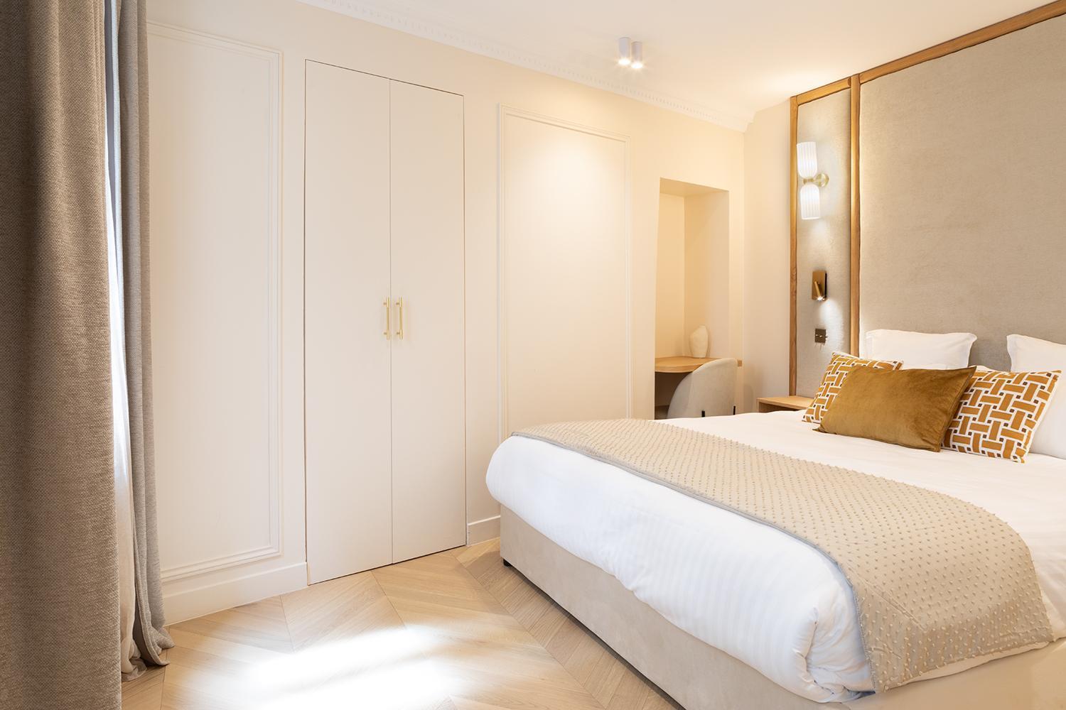 Apartment Pick A Flat's With Services In Opera