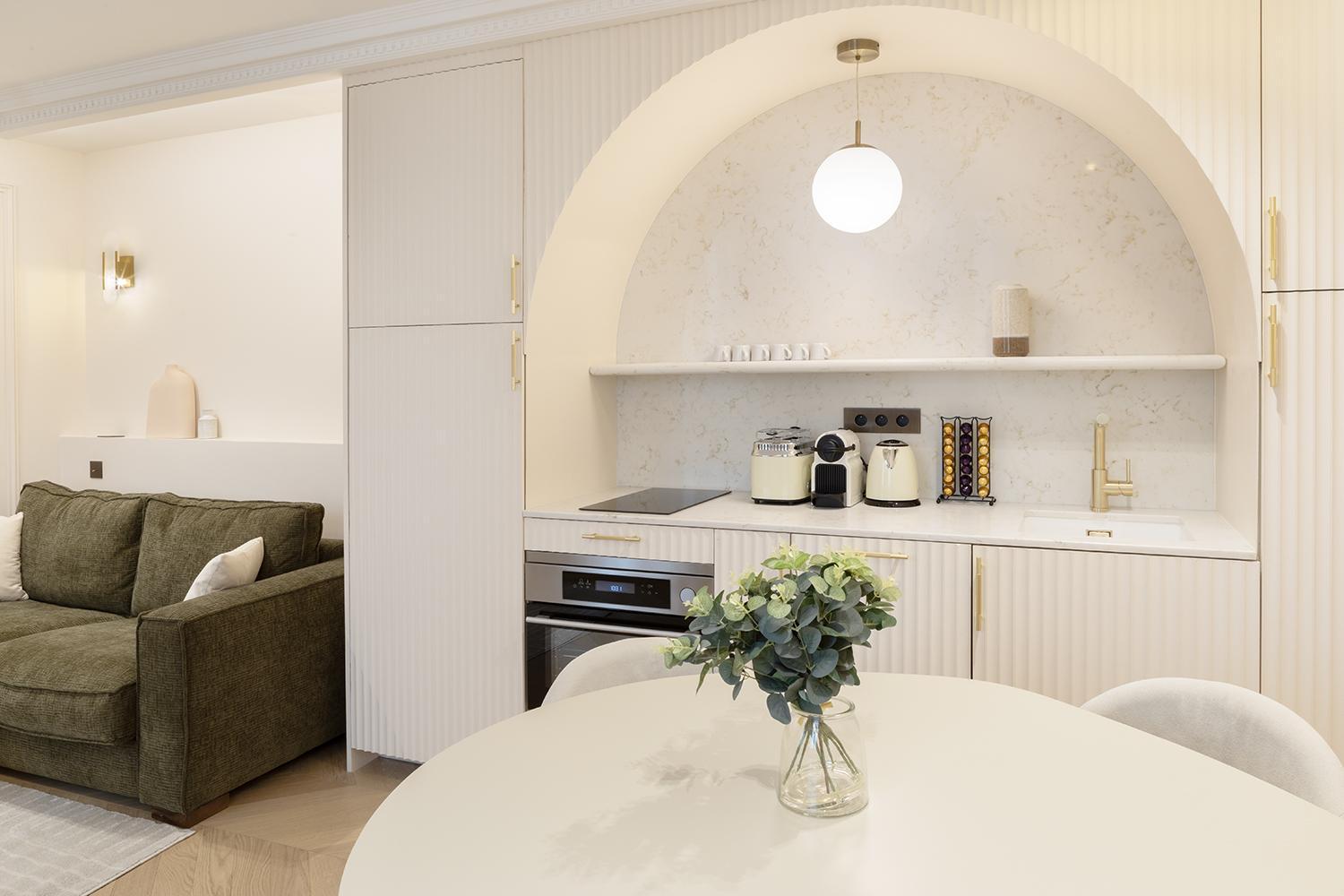 Pick A Flat's With Services In Opera Apartment