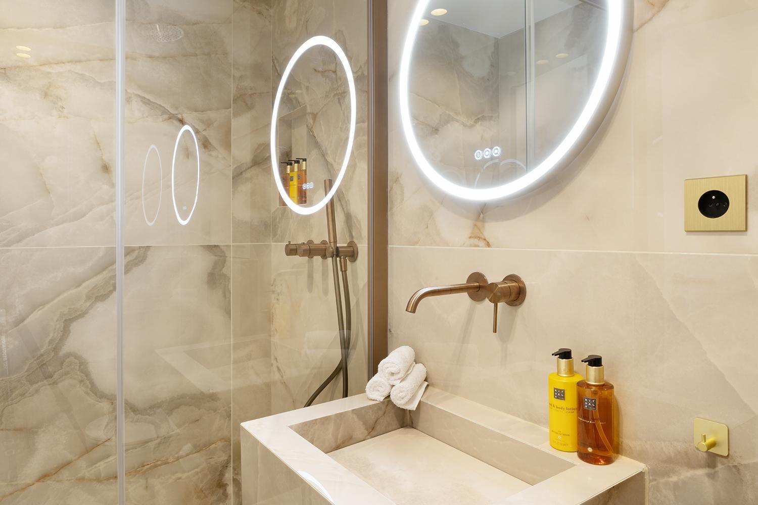 Apartment Pick A Flat's With Services In Opera *