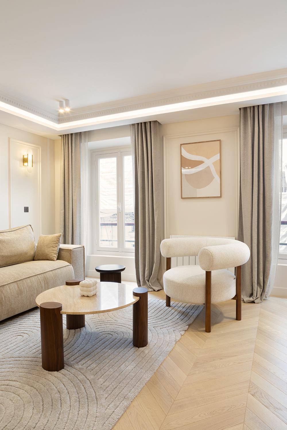Apartment Pick A Flat's With Services In Opera
