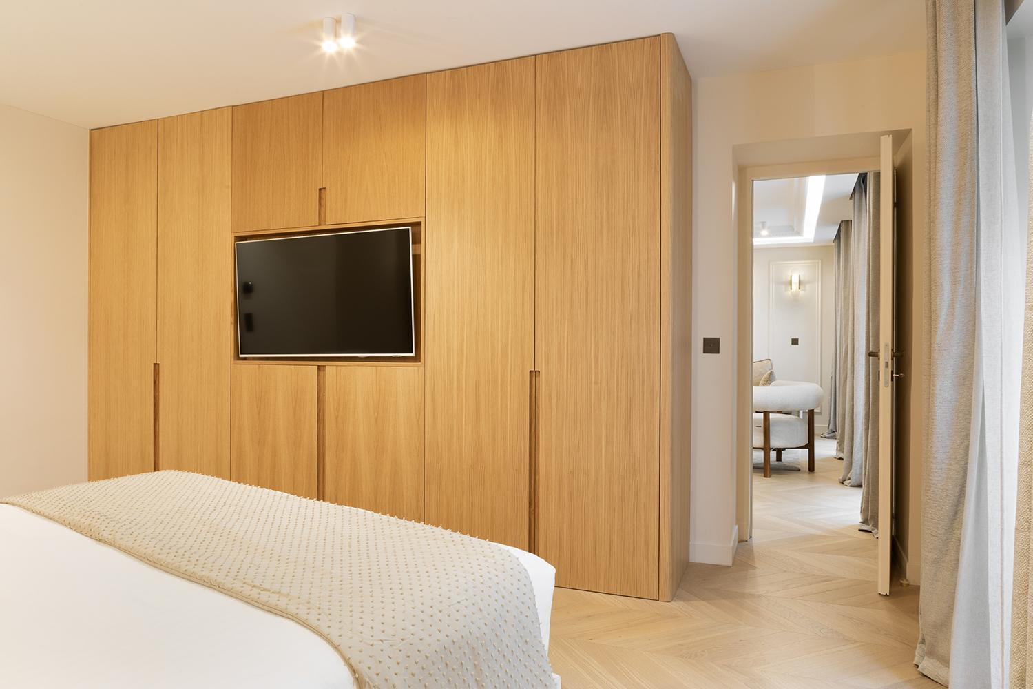 Pick A Flat's With Services In Opera Apartment
