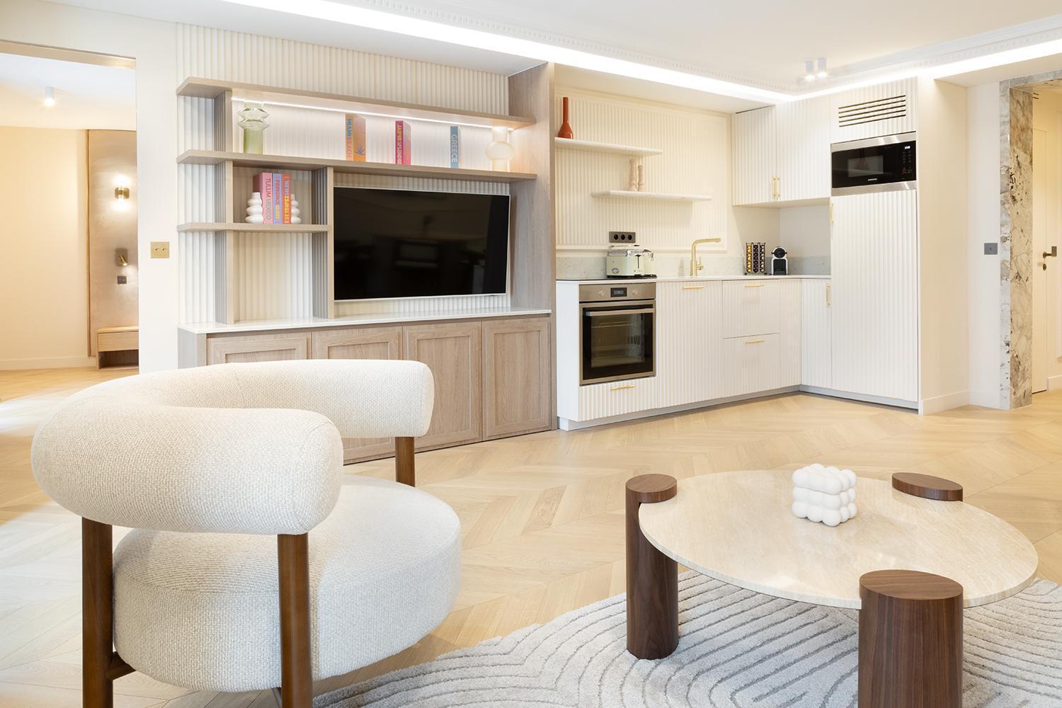 Pick A Flat's With Services In Opera Apartment *