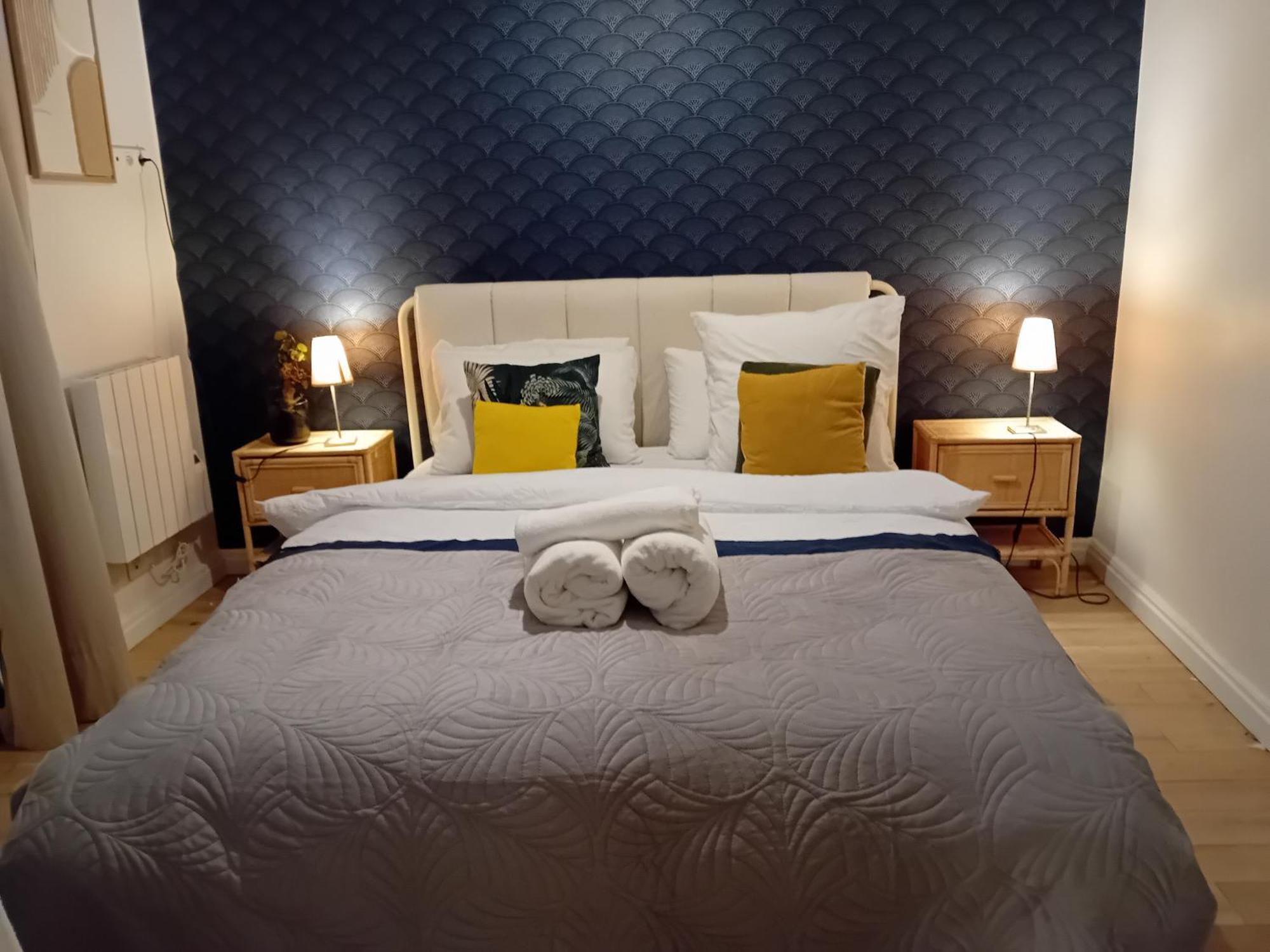Apartment Gorgeous Place ,Center Paris,Close To Louvre Meusm And Eiffel Tour ,Front Metro