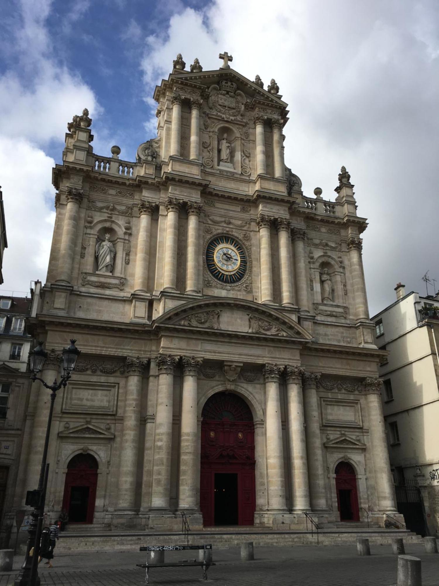 At Saint-paul, Le Marais Apartment