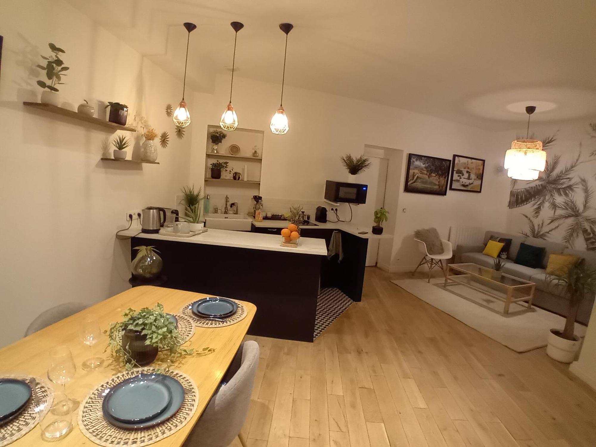 Apartment Gorgeous Place ,Center Paris,Close To Louvre Meusm And Eiffel Tour ,Front Metro Paris