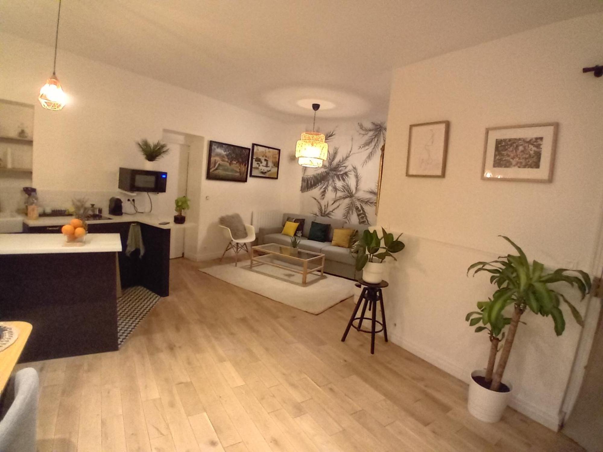 Apartment Gorgeous Place ,Center Paris,Close To Louvre Meusm And Eiffel Tour ,Front Metro *