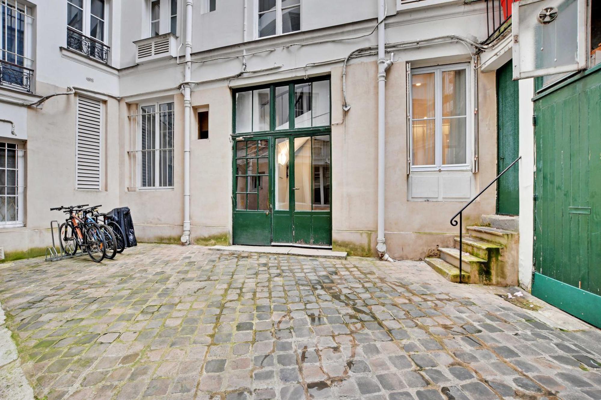 Apartment Authentic - 3br-6p - Moulin Rouge Paris