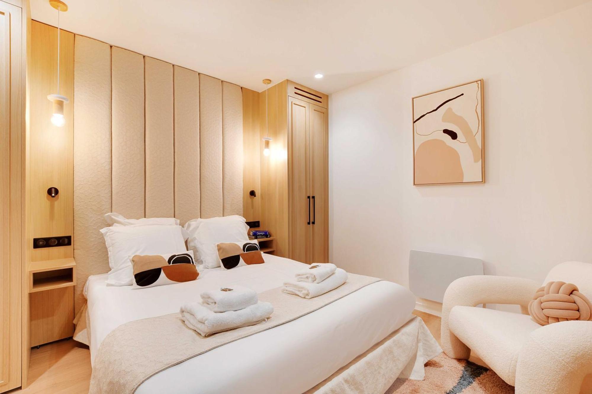Authentic - 3br-6p - Moulin Rouge *