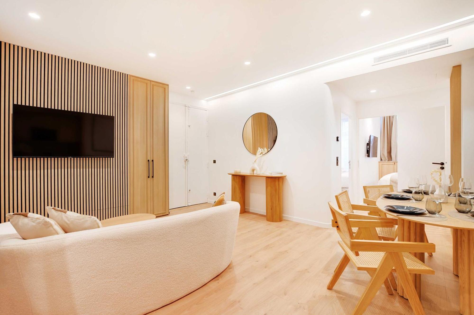 Authentic - 3br-6p - Moulin Rouge Apartment *