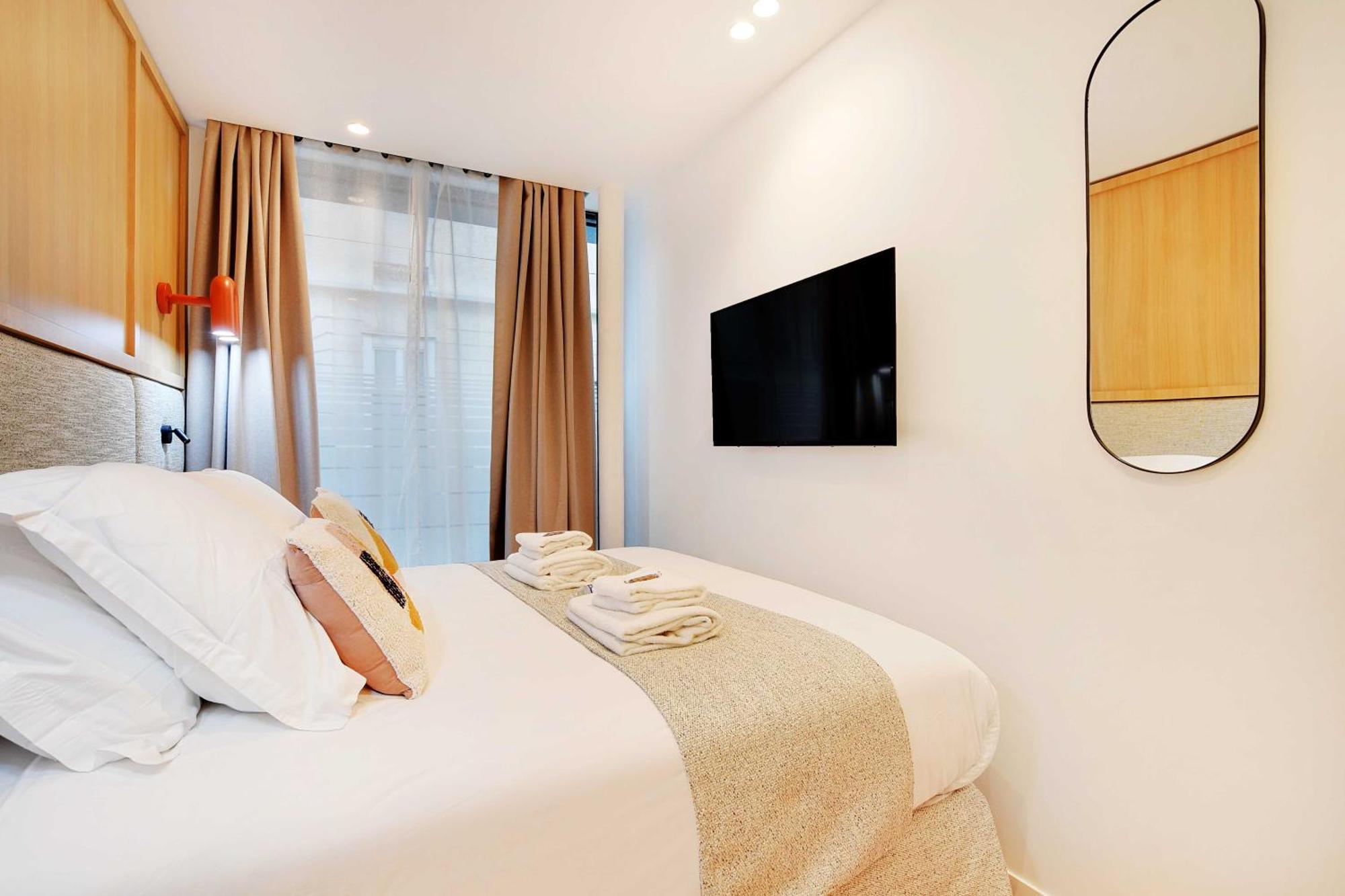 Apartment Authentic - 3br-6p - Moulin Rouge Paris