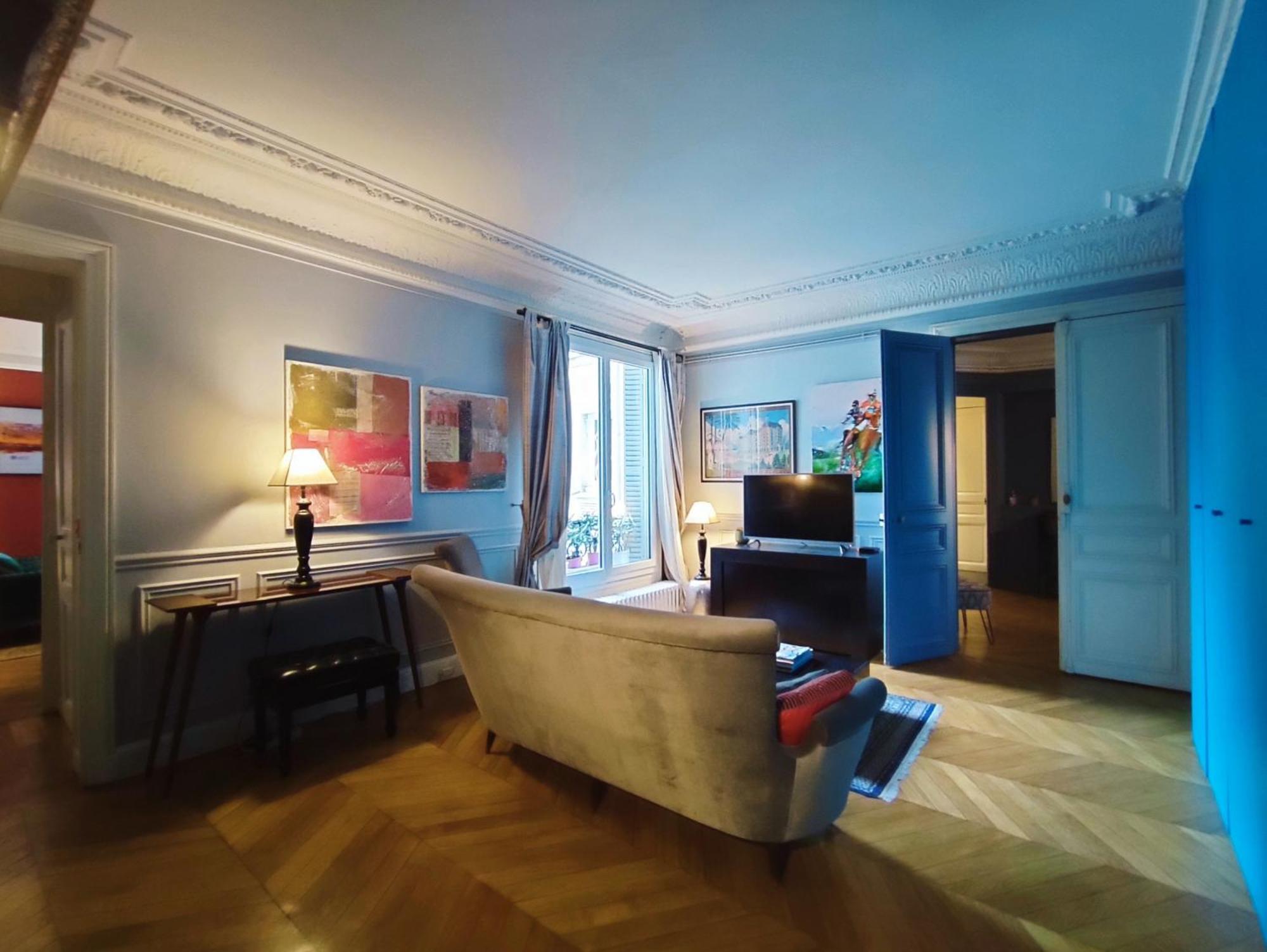 Rue De Berri - 8 * Paris