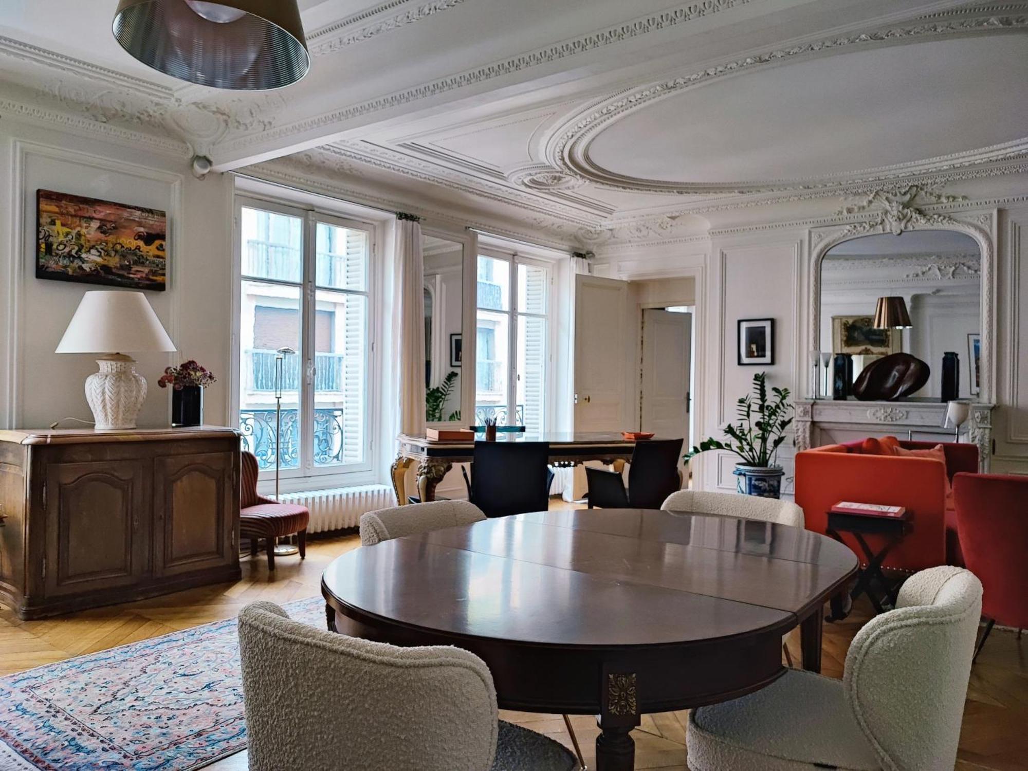 Apartment Rue De Berri - 8 *