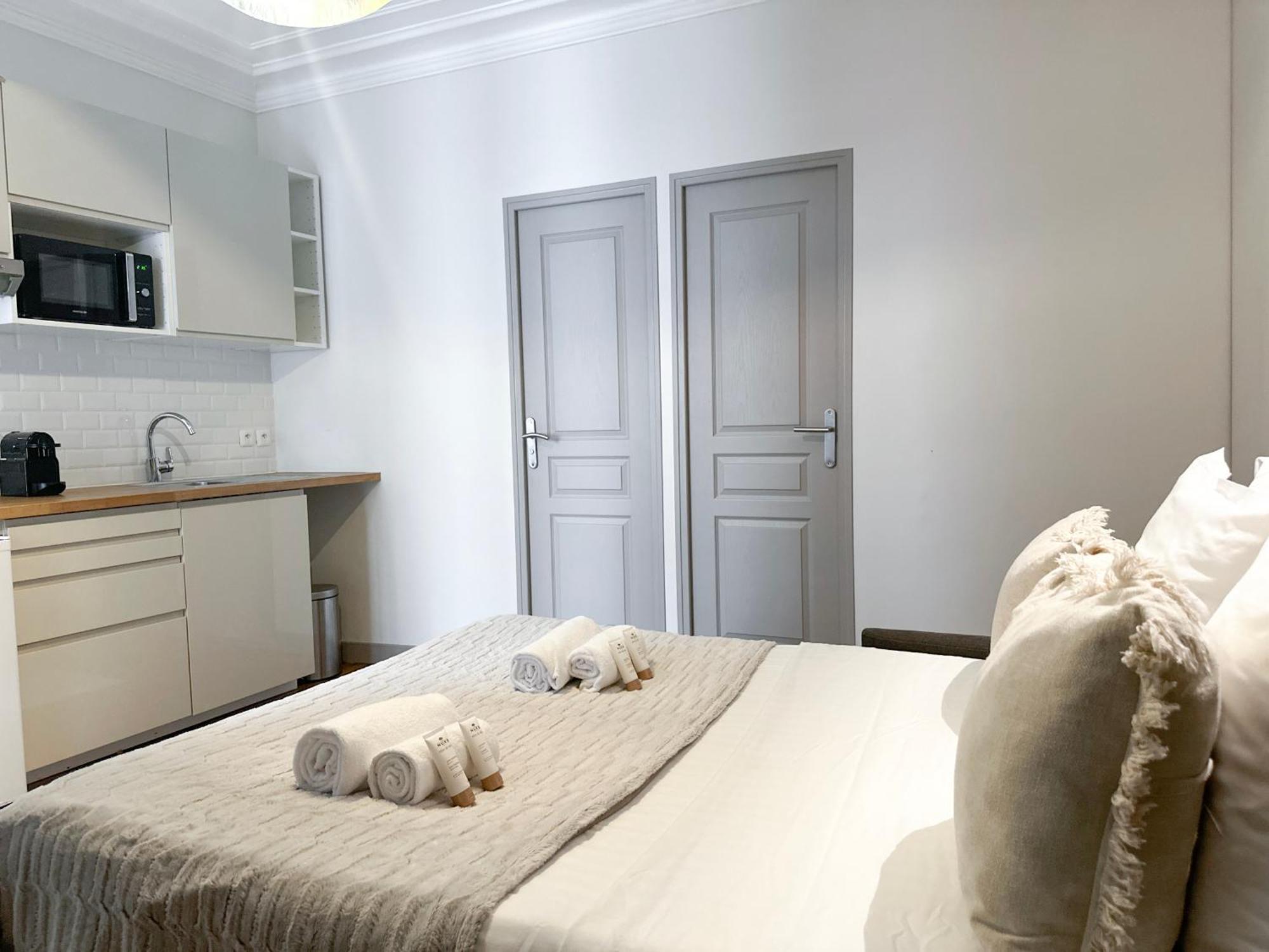 Unique Flat Near Louvre & Palais Royal Paris