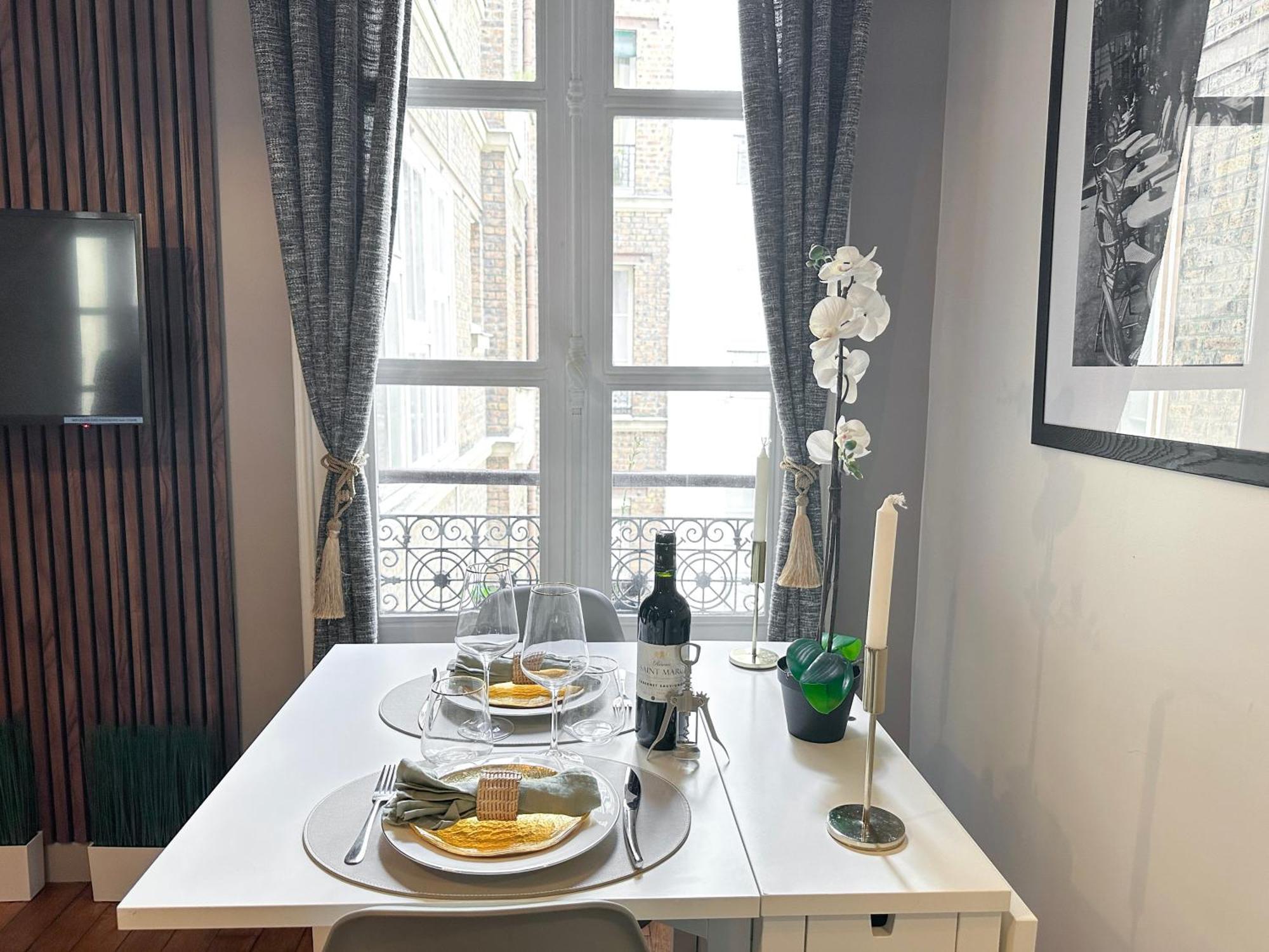 Unique Flat Near Louvre & Palais Royal Apartment