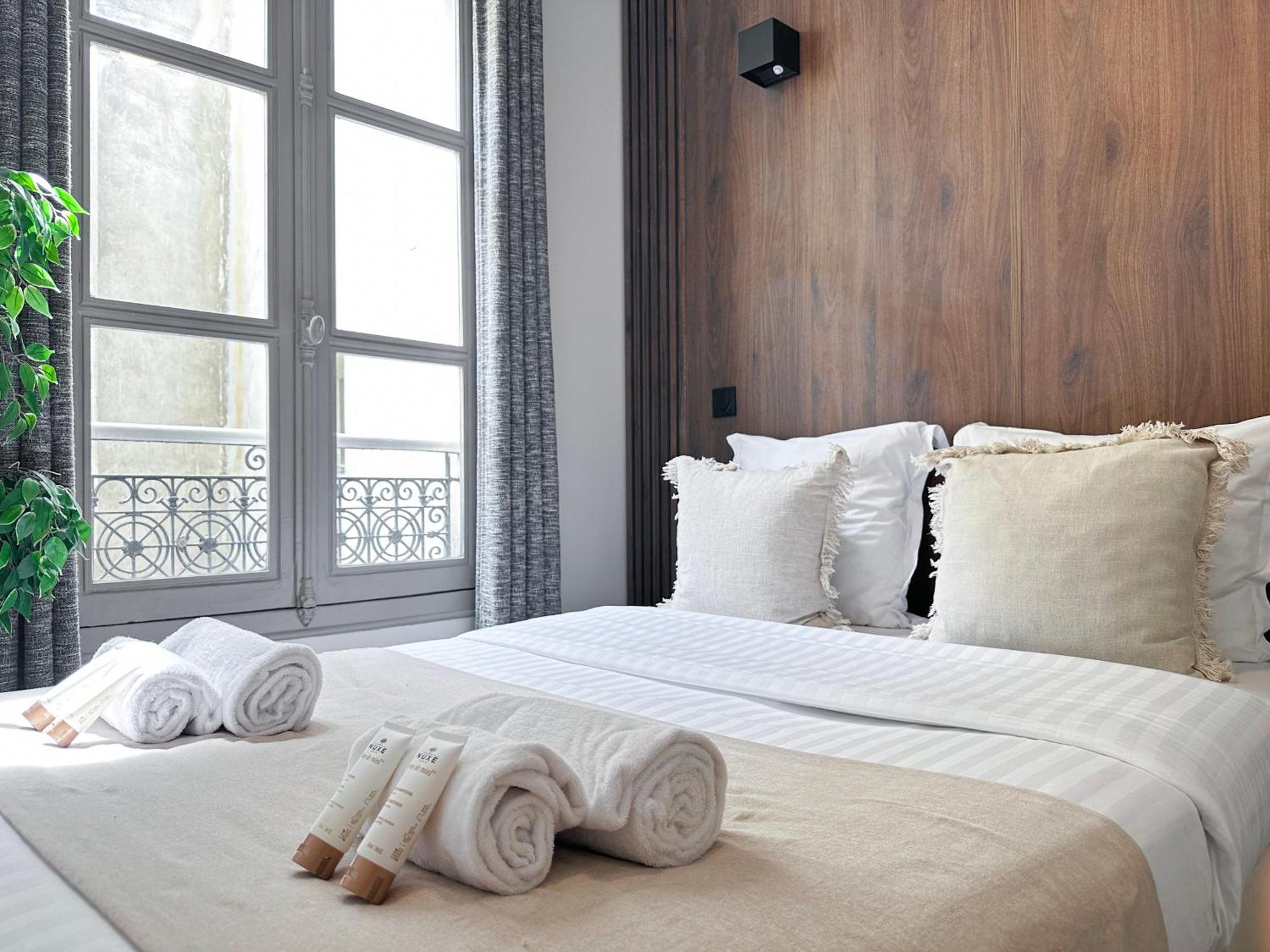 Unique Flat Near Louvre & Palais Royal *