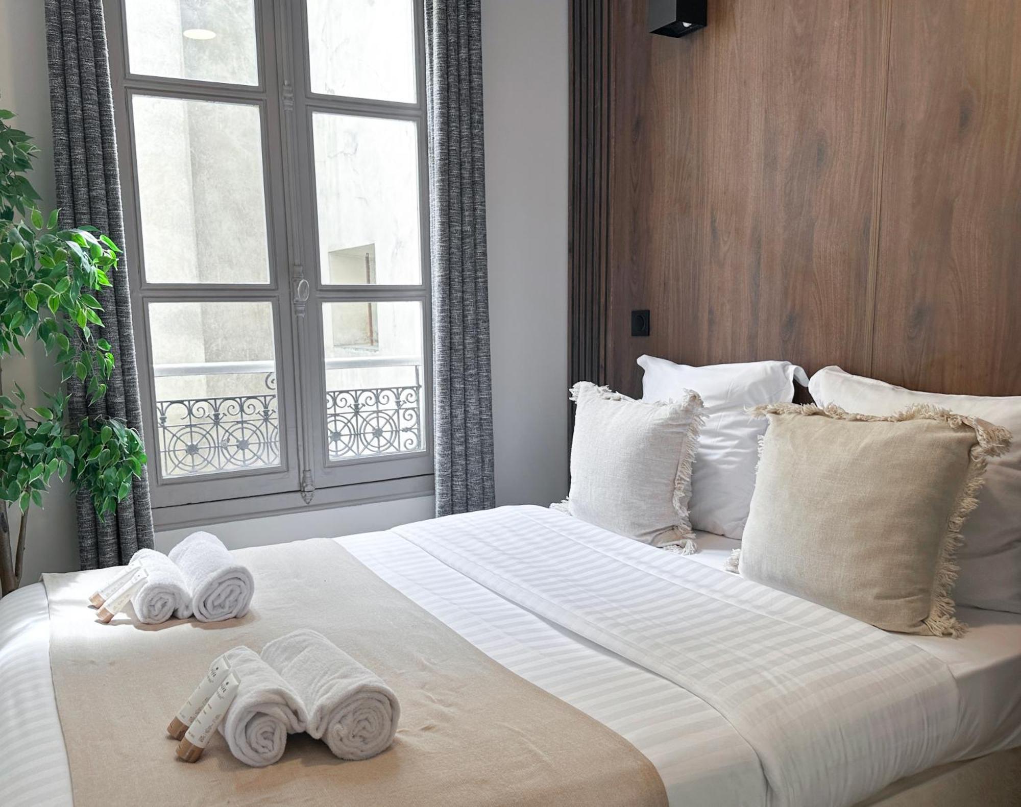 Unique Flat Near Louvre & Palais Royal Paris