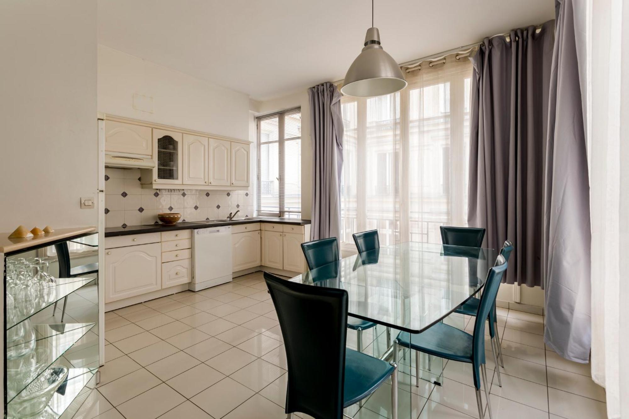 Champs-elysees Lincoln - 2bdr *