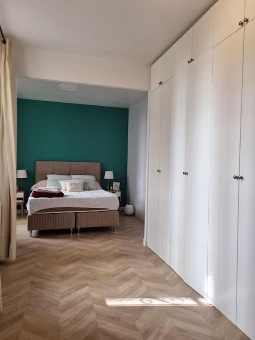 Renovated 16th Flat Apartment