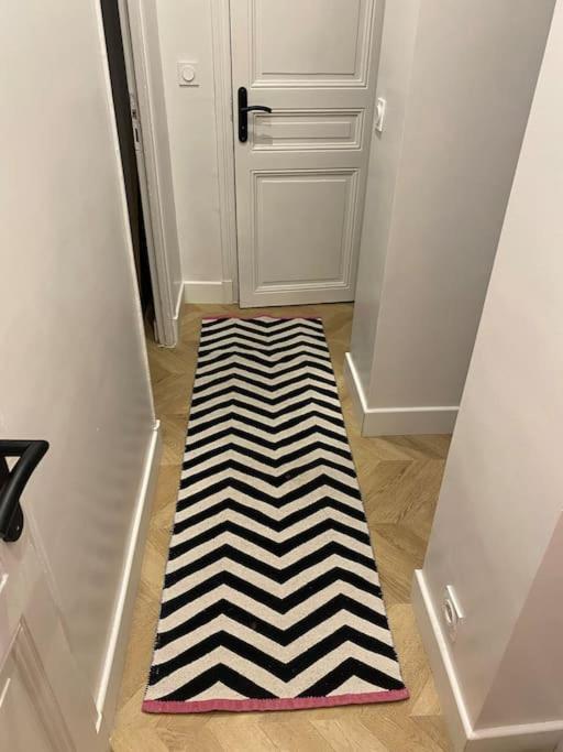 Renovated 16th Flat Paris