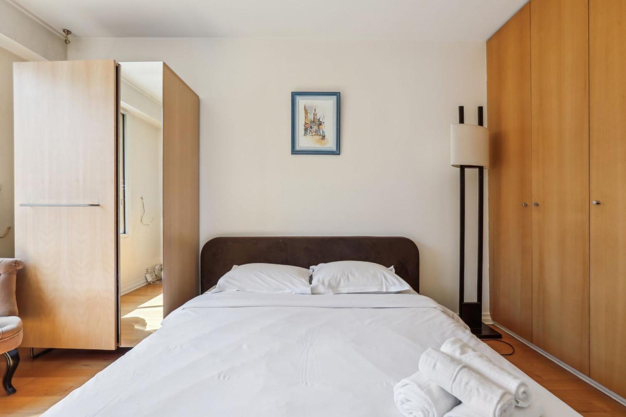 Apartment Trocadero & Arc De Triomphe With Balcony - Cityapartmentstay Paris