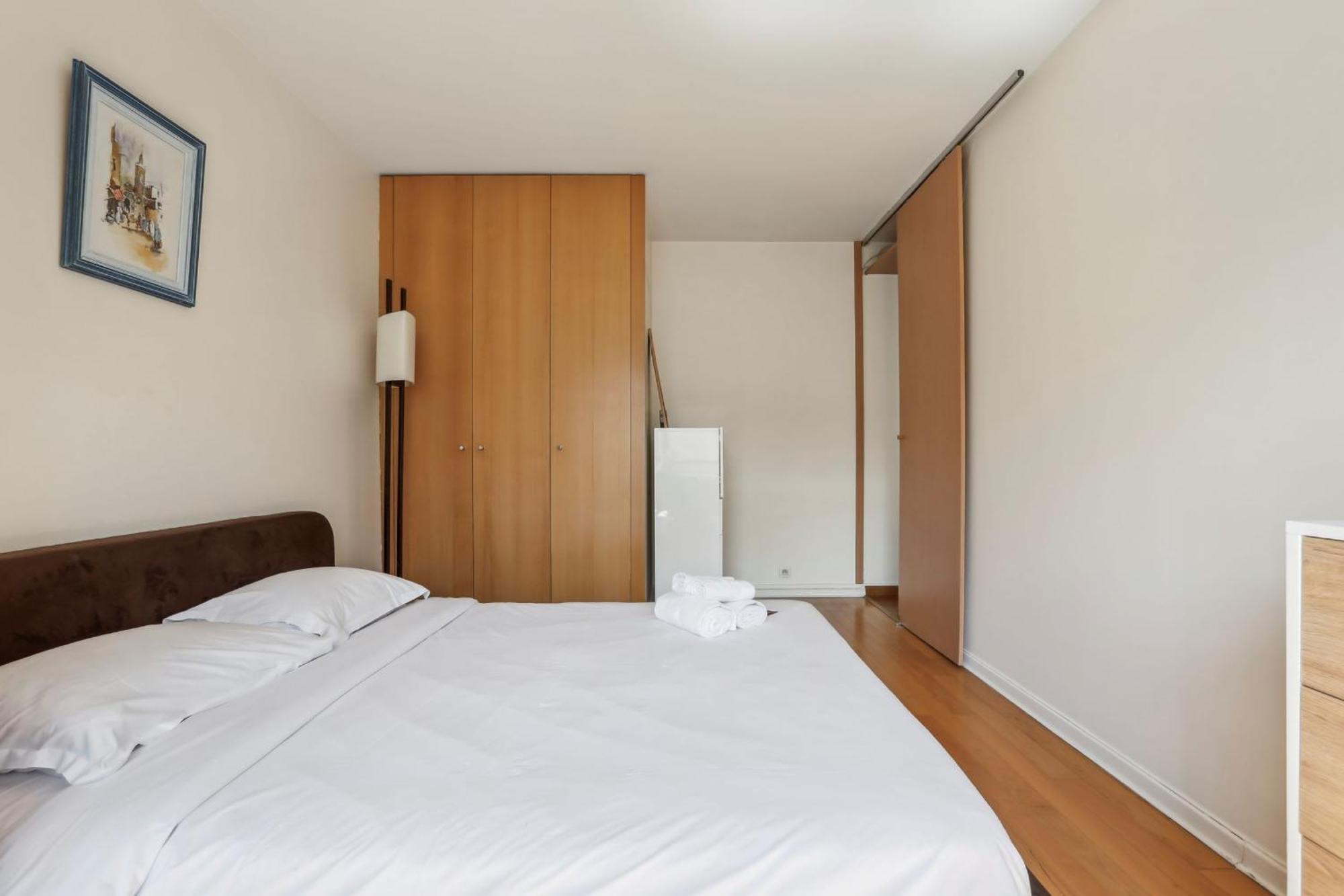 Trocadero & Arc De Triomphe With Balcony - Cityapartmentstay * Paris
