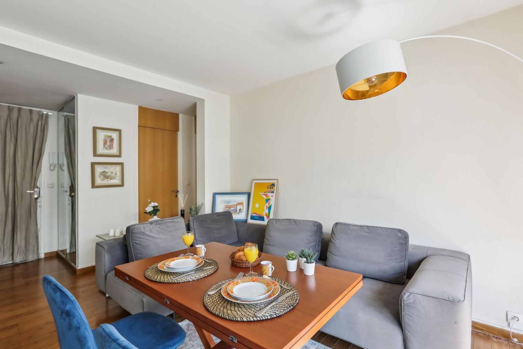 Apartment Trocadero & Arc De Triomphe With Balcony - Cityapartmentstay