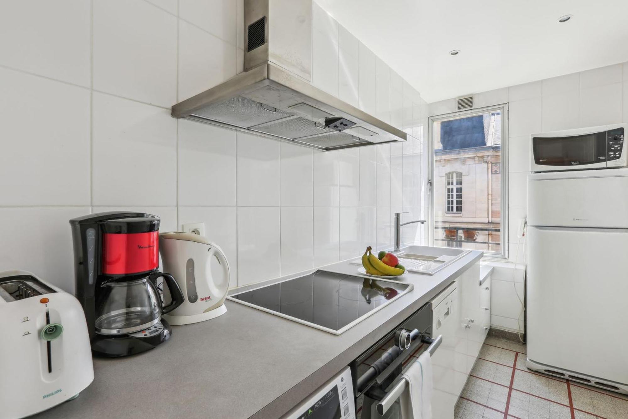 Trocadero & Arc De Triomphe With Balcony - Cityapartmentstay Apartment *