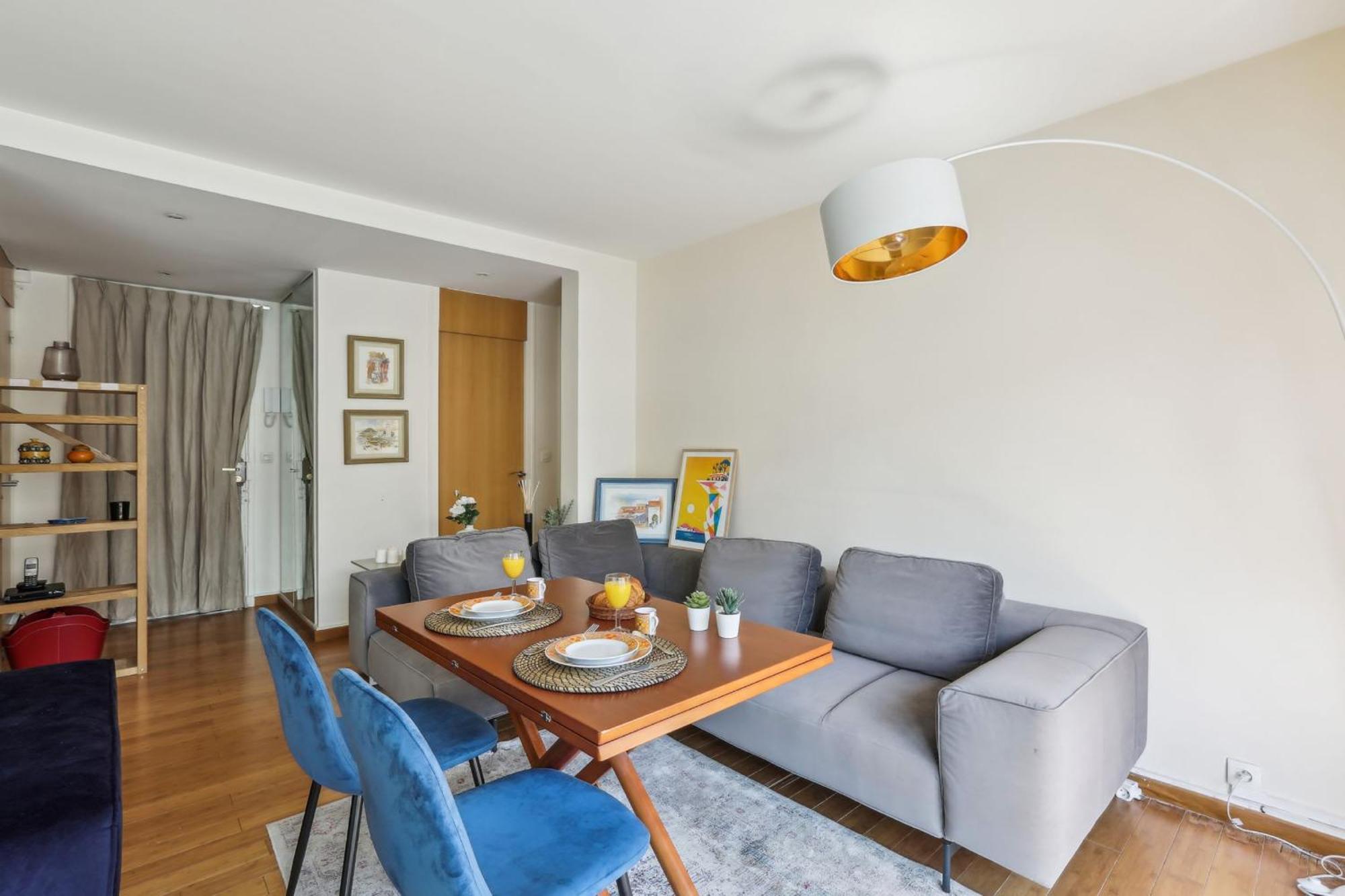 Trocadero & Arc De Triomphe With Balcony - Cityapartmentstay Apartment Paris