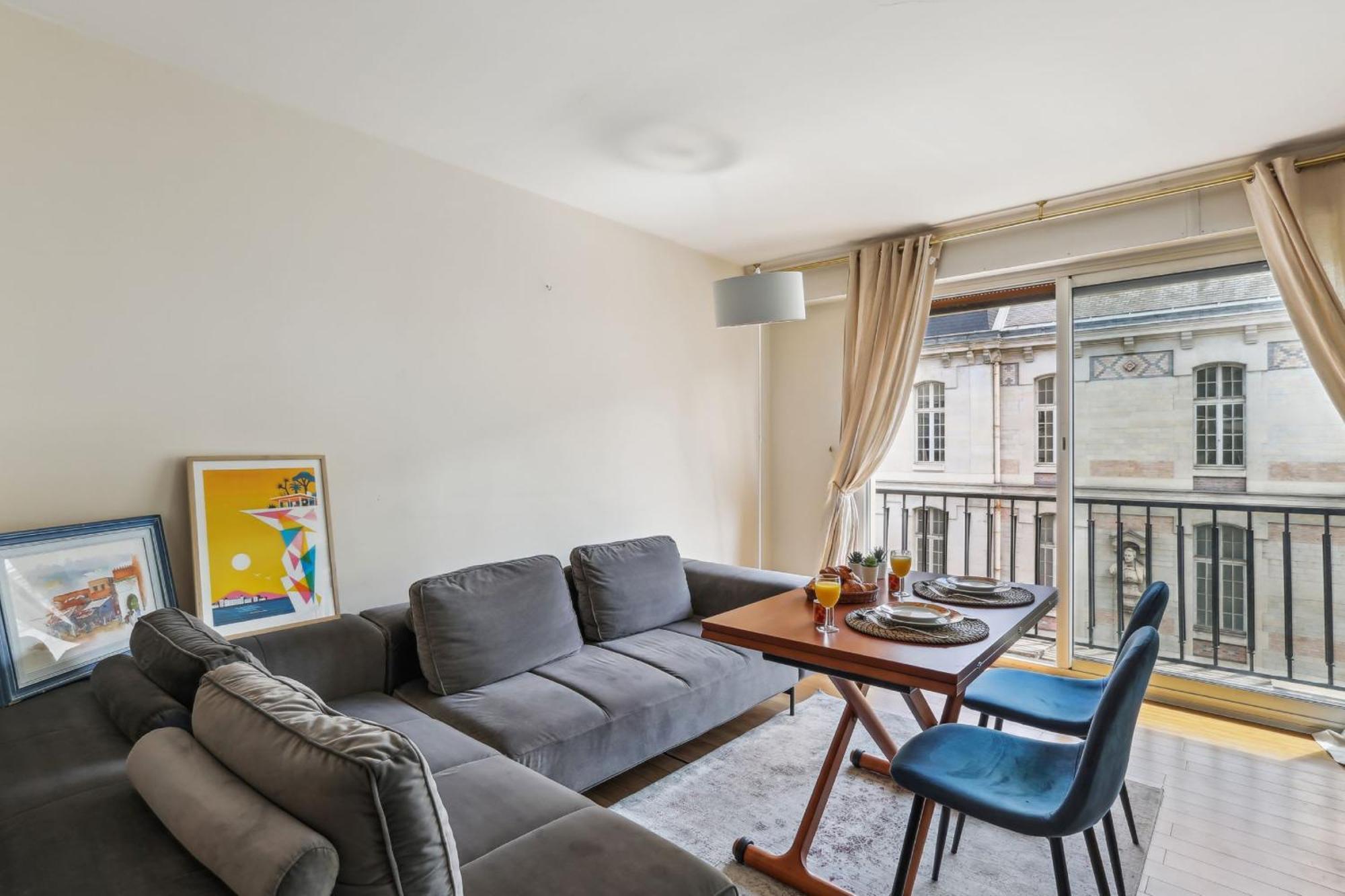 Trocadero & Arc De Triomphe With Balcony - Cityapartmentstay Paris