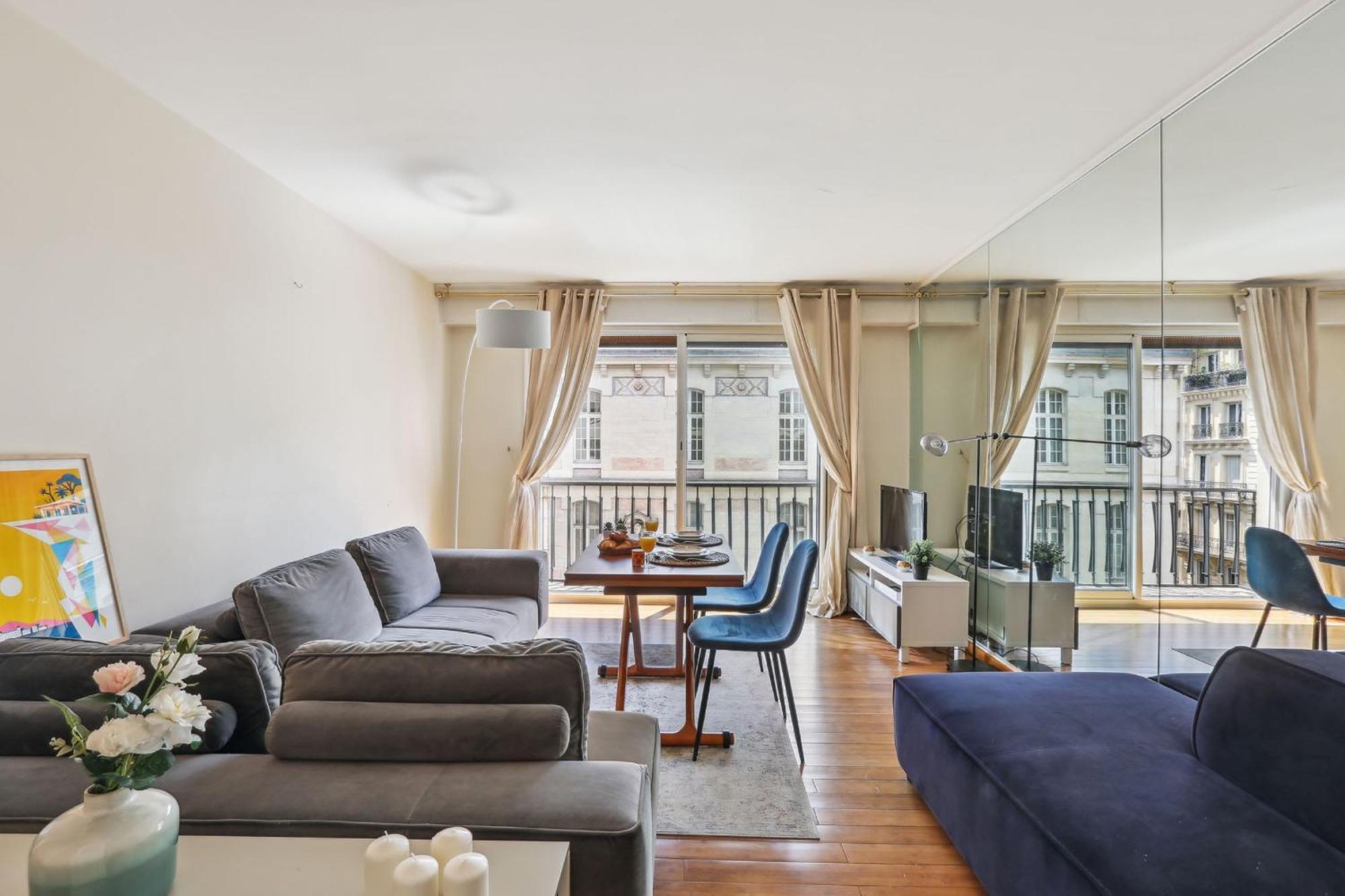 Apartment Trocadero & Arc De Triomphe With Balcony - Cityapartmentstay *