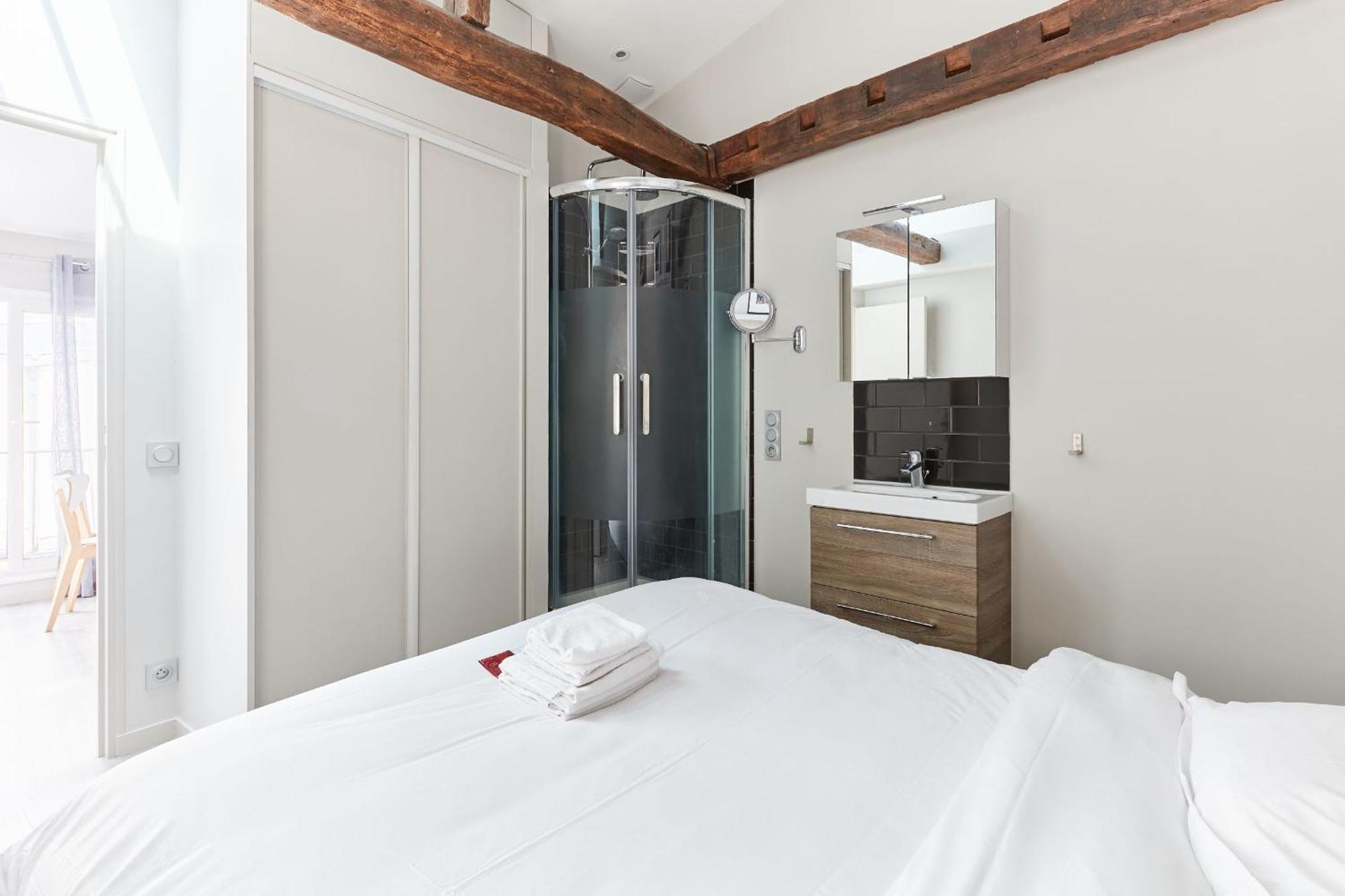 Jardin And Balcony 1br Appartement Paris