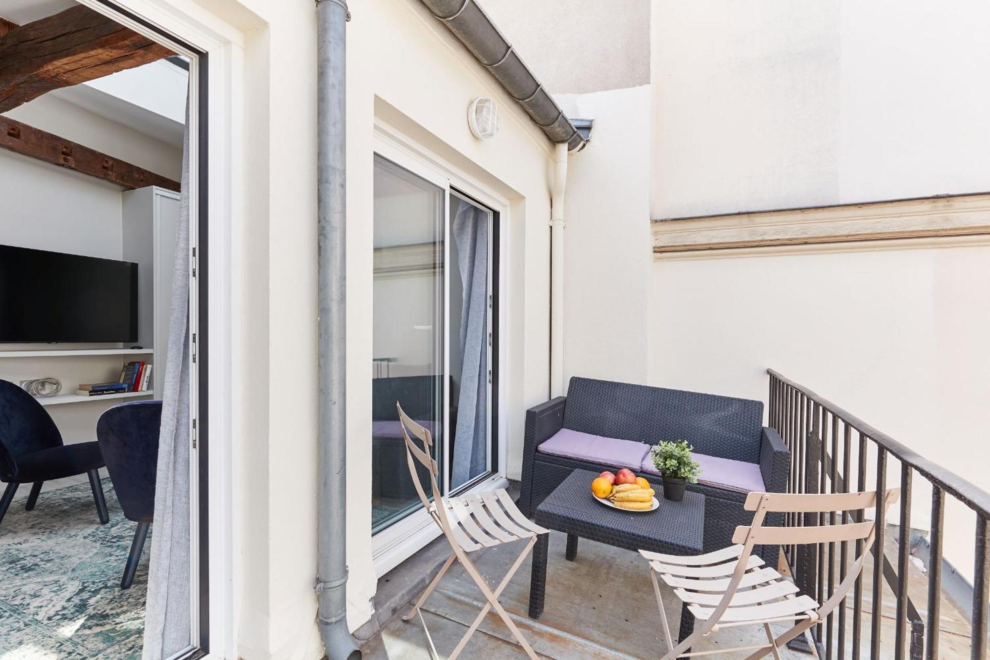 Jardin And Balcony 1br Appartement Paris