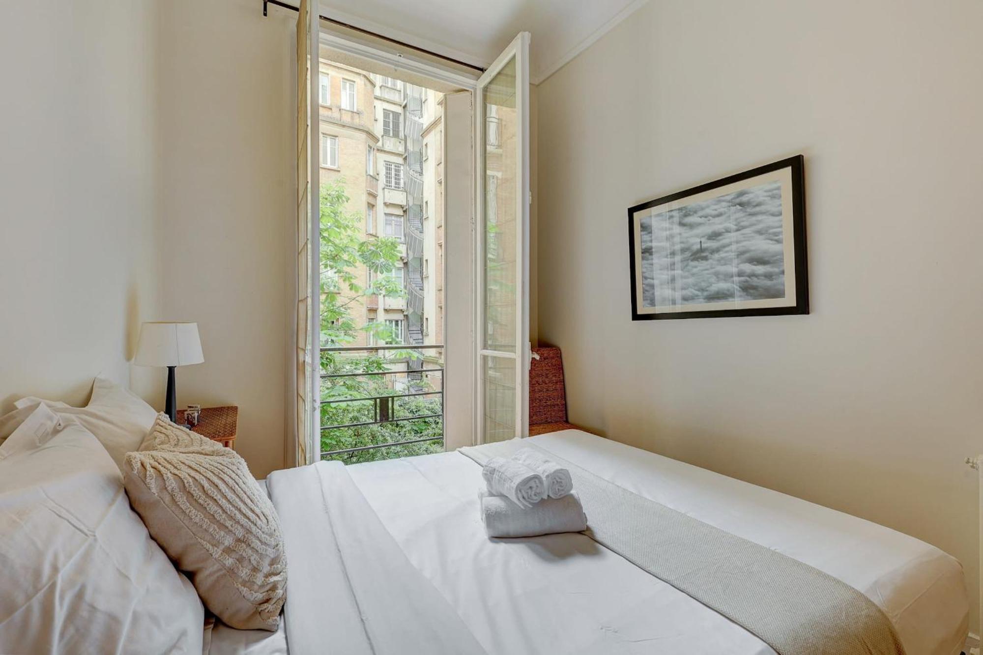 Apartment The Seine & Pont De L'alma - 2br With Balcony - Cityapartmentstay