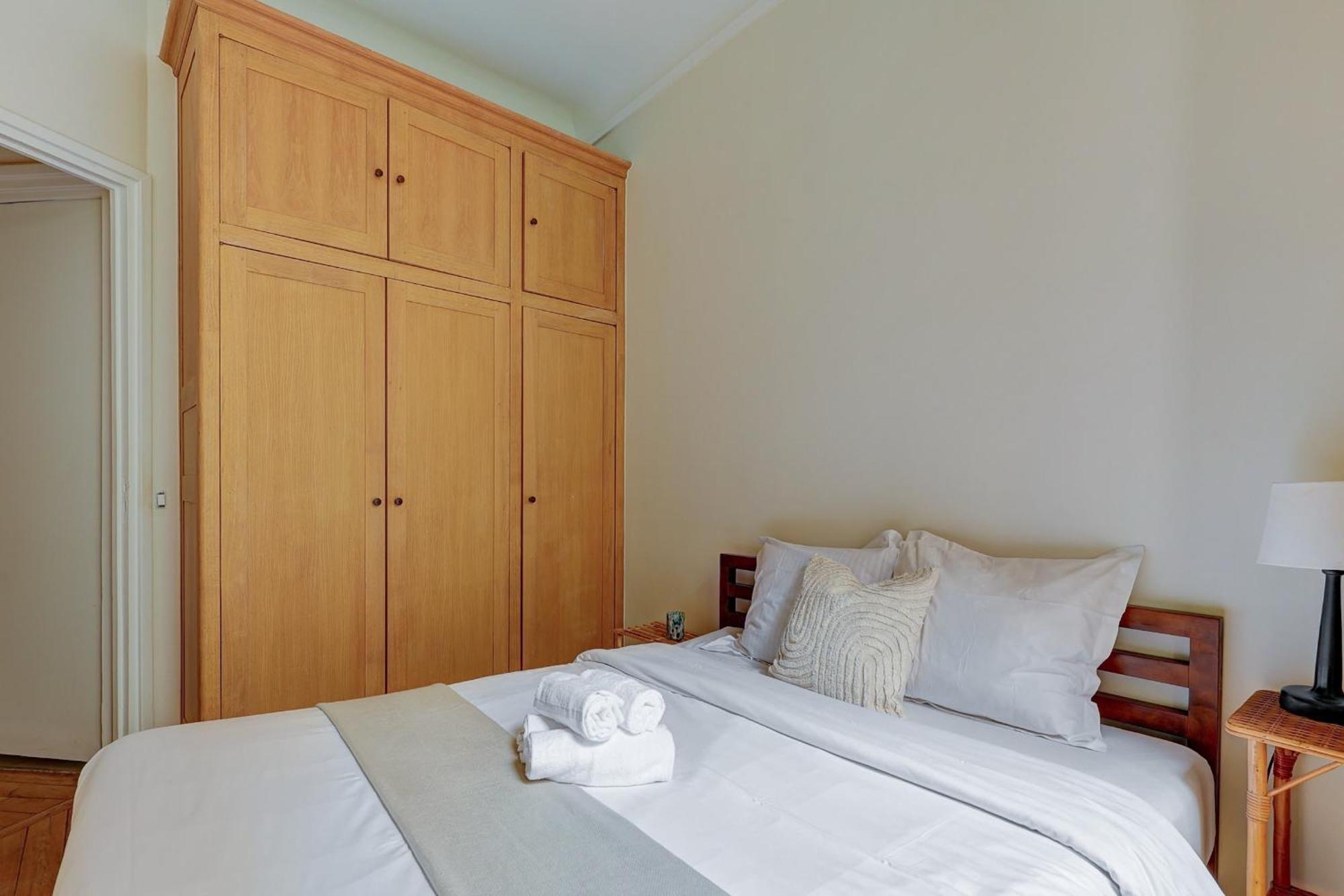 The Seine & Pont De L'alma - 2br With Balcony - Cityapartmentstay Paris