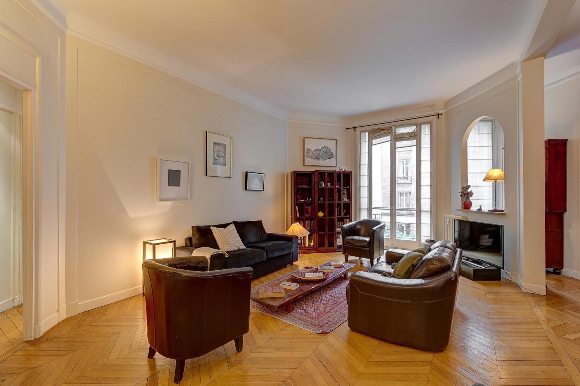 The Seine & Pont De L'alma - 2br With Balcony - Cityapartmentstay Paris